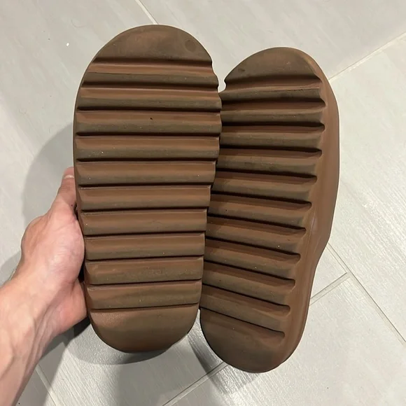 Yeezy Brown Slide Sandals - Picture 3 of 5